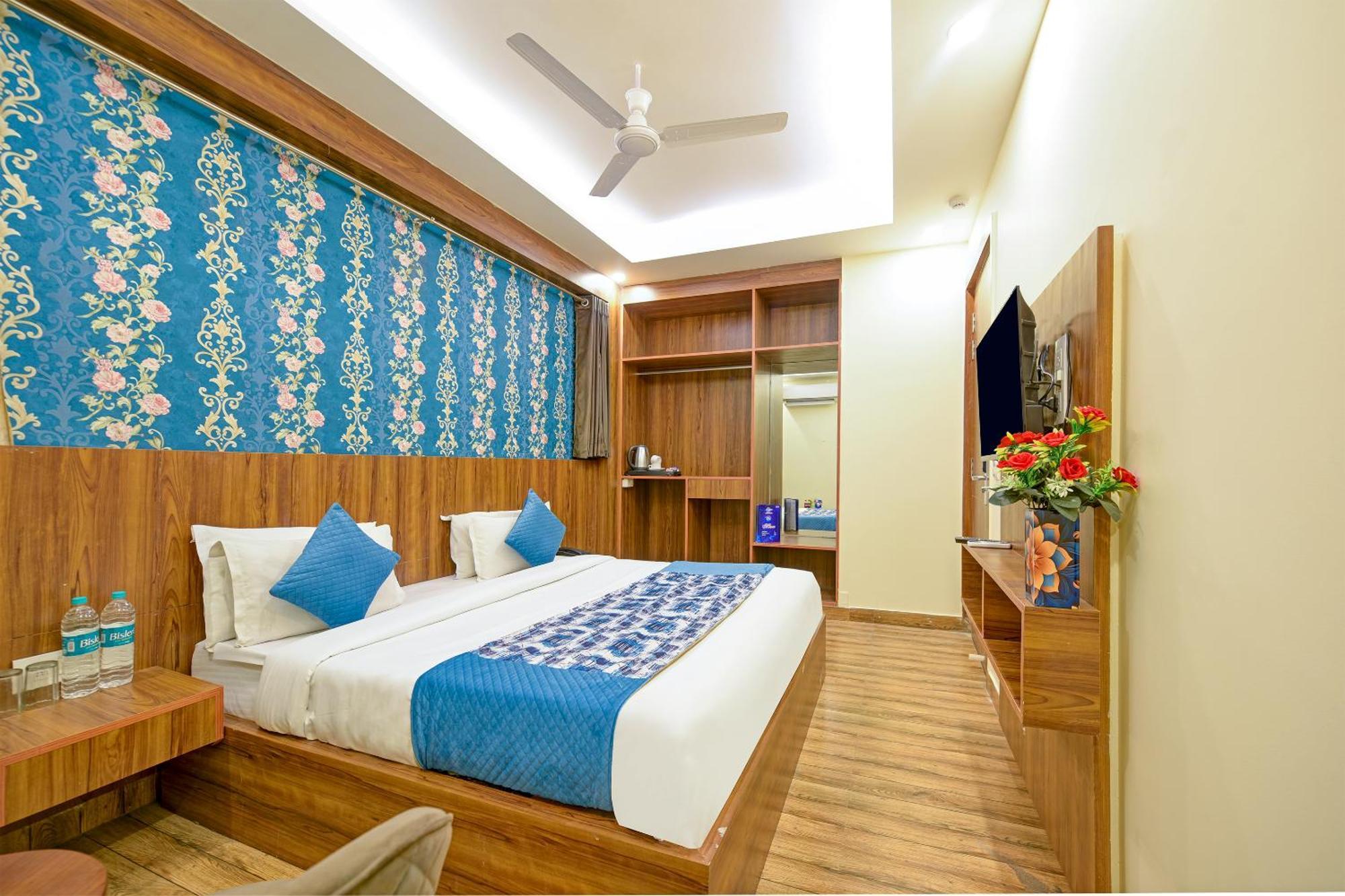 Hotel Rosewood A Family Near Delhi Airport 4*